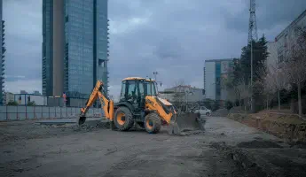 How to transport a backhoe effectively