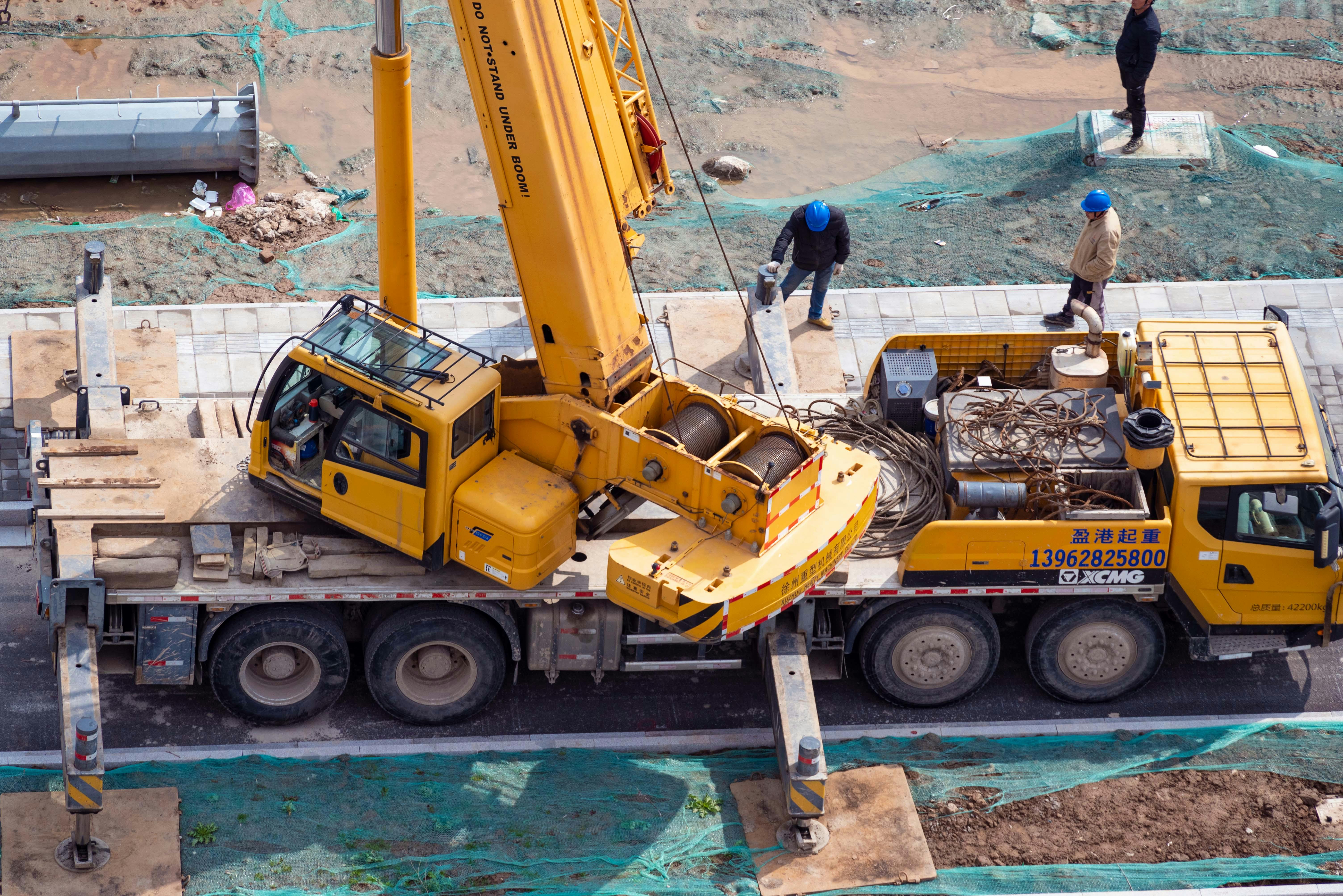 Reliable Construction Equipment Transport | Move Cars